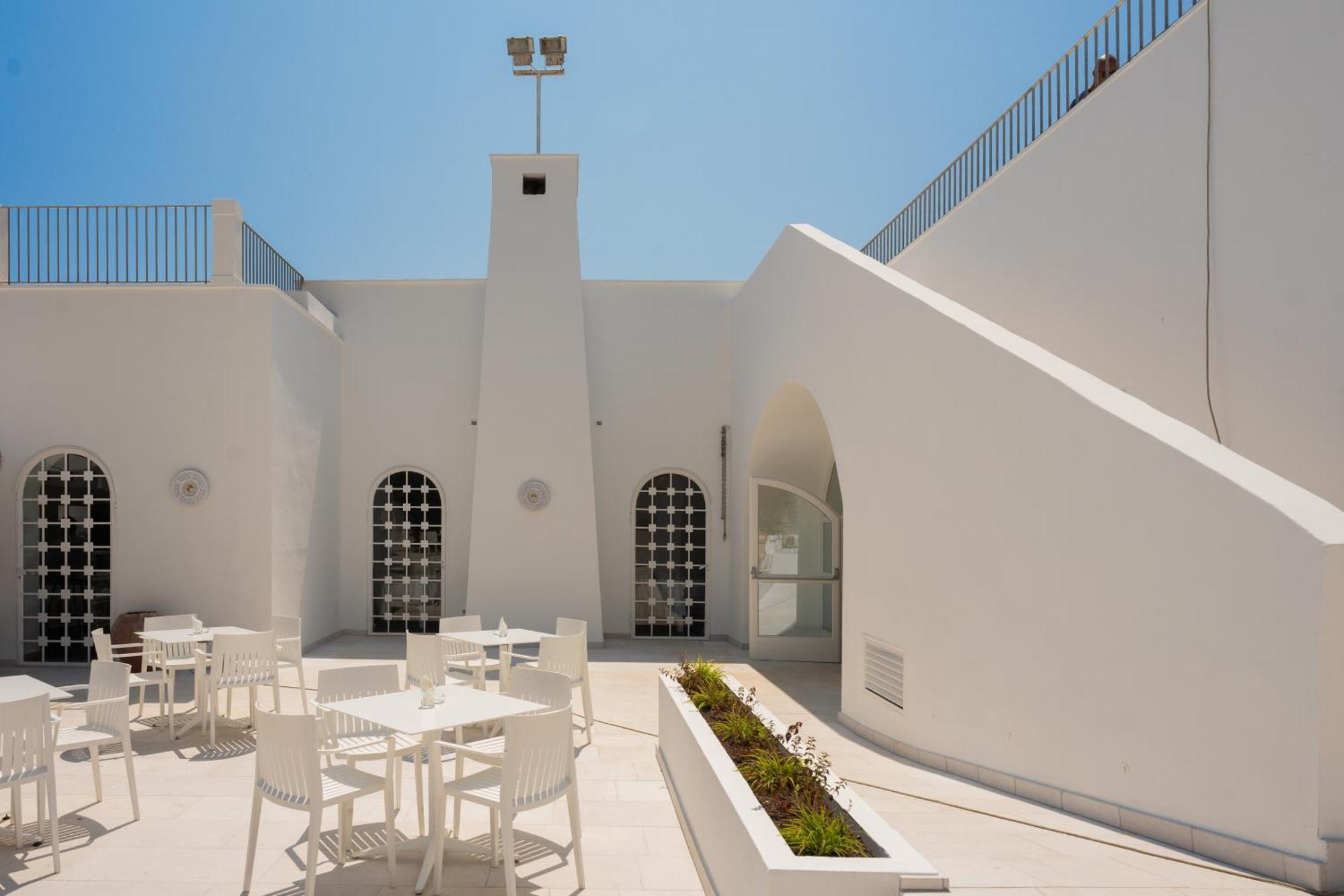 Отель Ostuni A Mare Экстерьер фото